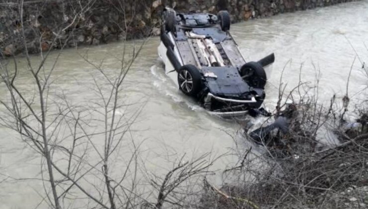 Bolu’da Abant Gölü Milli Parkı’nda araç dereye uçtu, 4 kişi boğulmaktan kurtarıldı
