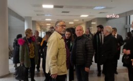 İstanbul’da bayrak tartışması: Yumruk atan öğrenci hakim karşısında