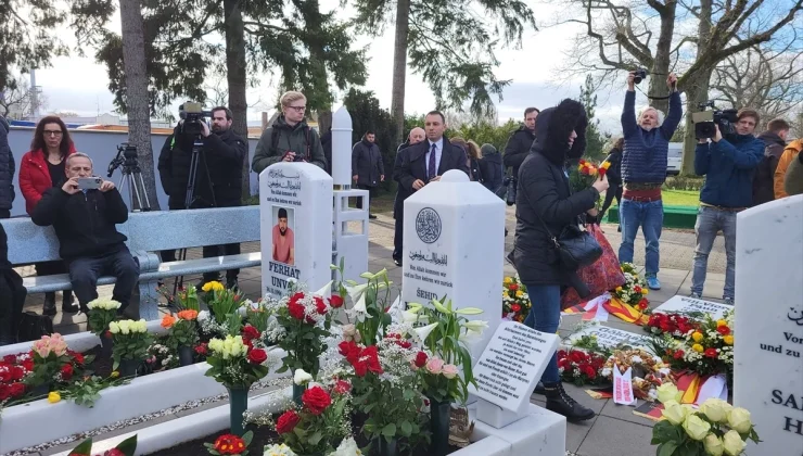 Hanau’da ırkçı terör saldırısında hayatını kaybedenler için anma töreni düzenlendi