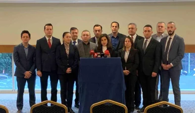 İYİ Parti yönetiminden 16 kişi “Kral Çıplak, Akşener timsah gözyaşı döküyor” diyerek istifa etti