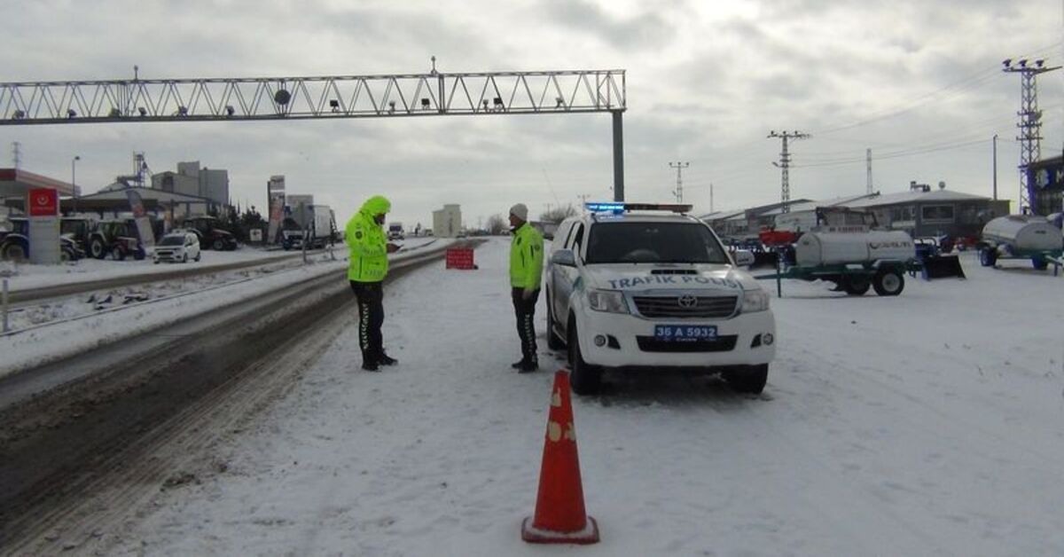 Kars-Digor kara yolu ulaşıma kapatıldı