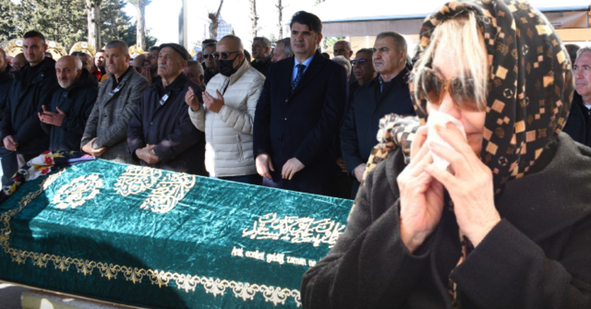 Emel Sayın’ın teyzesi son yolculuğuna uğurlandı